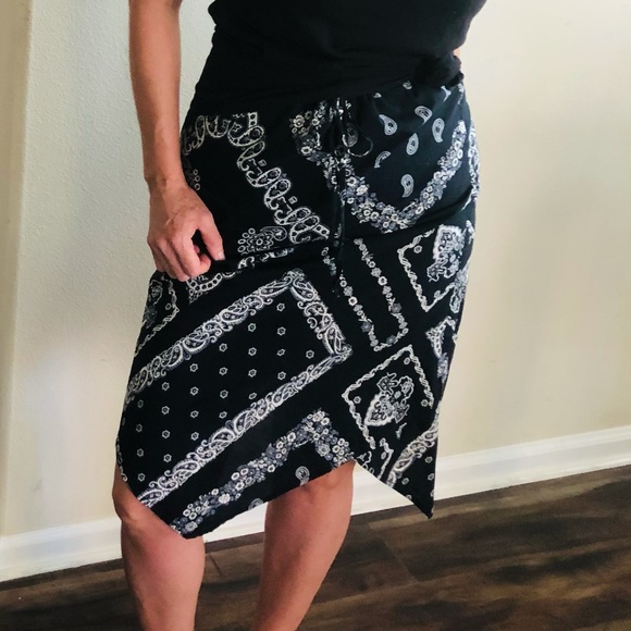 Skirt . - Picture 2 of 5